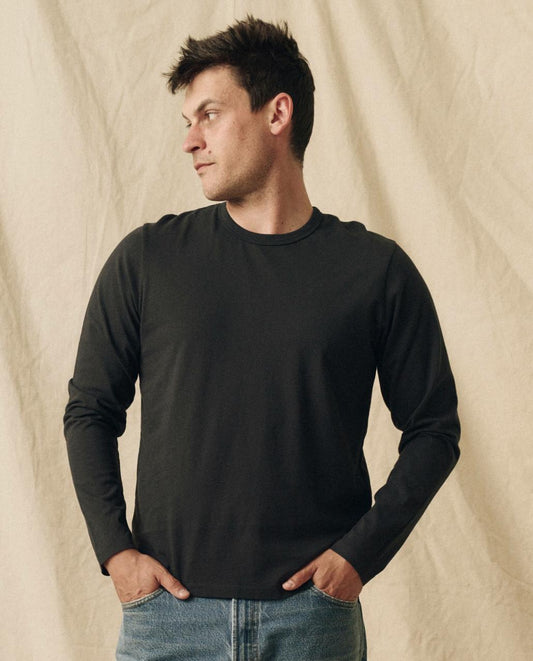 The Great. Tees &amp; Sweats | The Men&#039;s Pure Knits Long Sleeve Slim Crew. Solid Almost Black - Men
