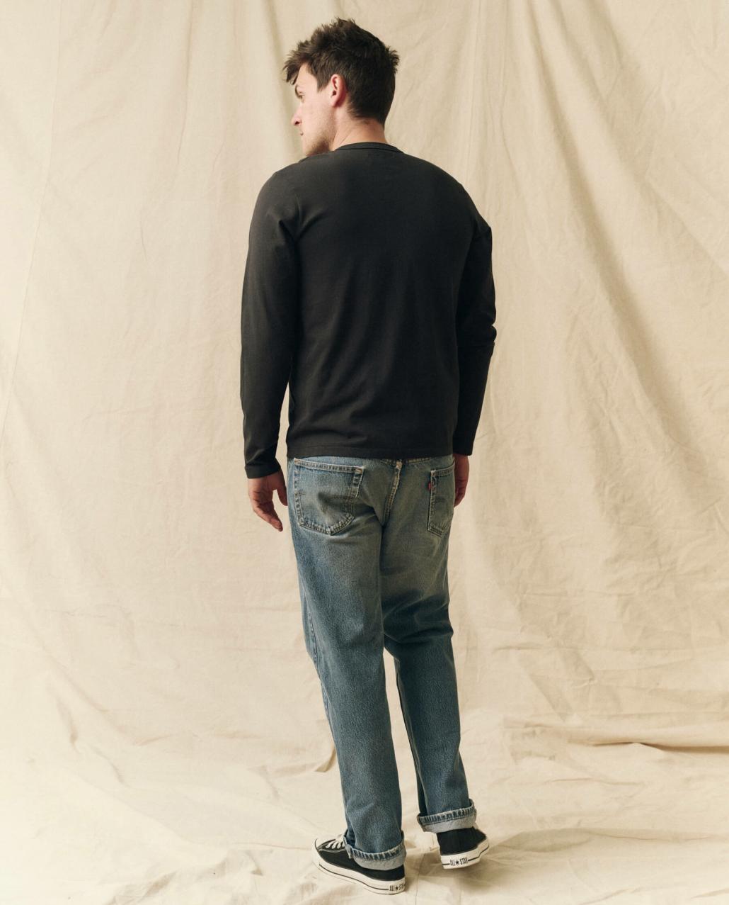 The Great. Tees &amp; Sweats | The Men&#039;s Pure Knits Long Sleeve Slim Crew. Solid Almost Black - Men