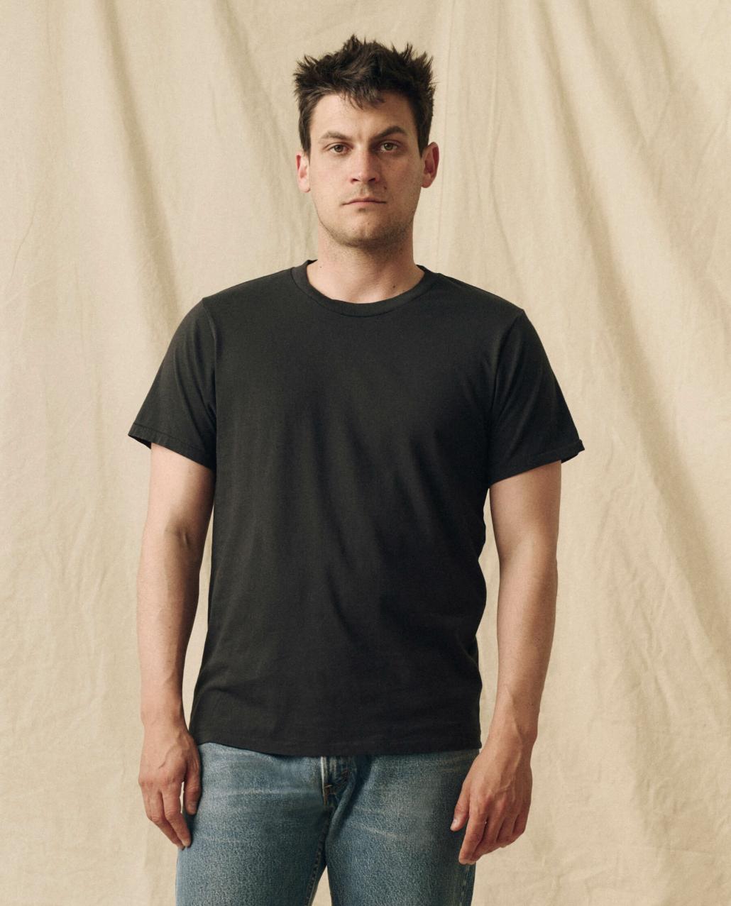 The Great. Tees &amp; Sweats | The Men&#039;s Pure Knits Slim Tee. Solid Almost Black - Men
