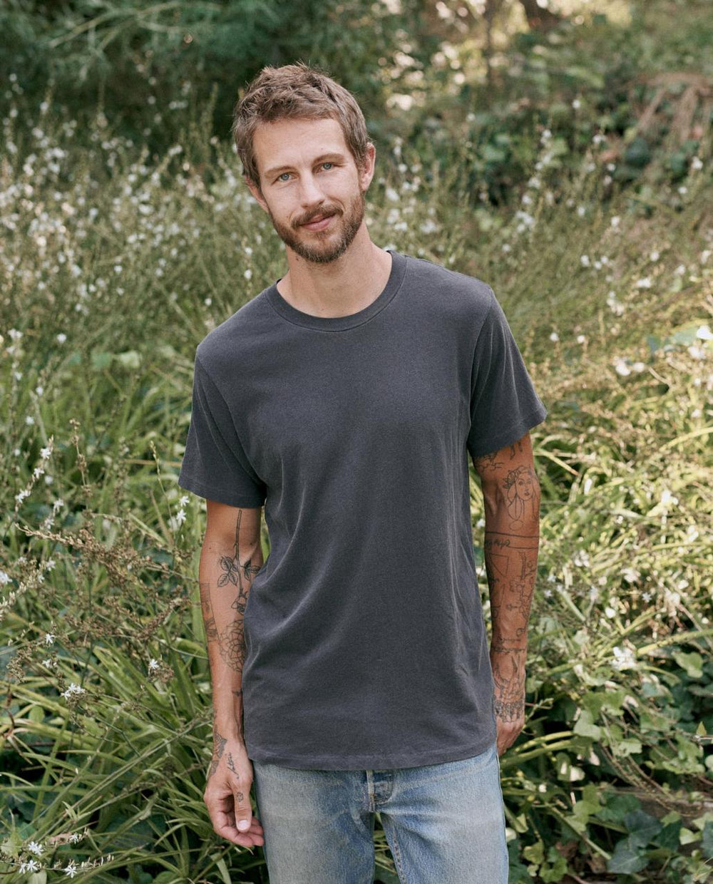 The Great. Tees &amp; Sweats | The Men&#039;s Slim Tee. Washed Black - Men