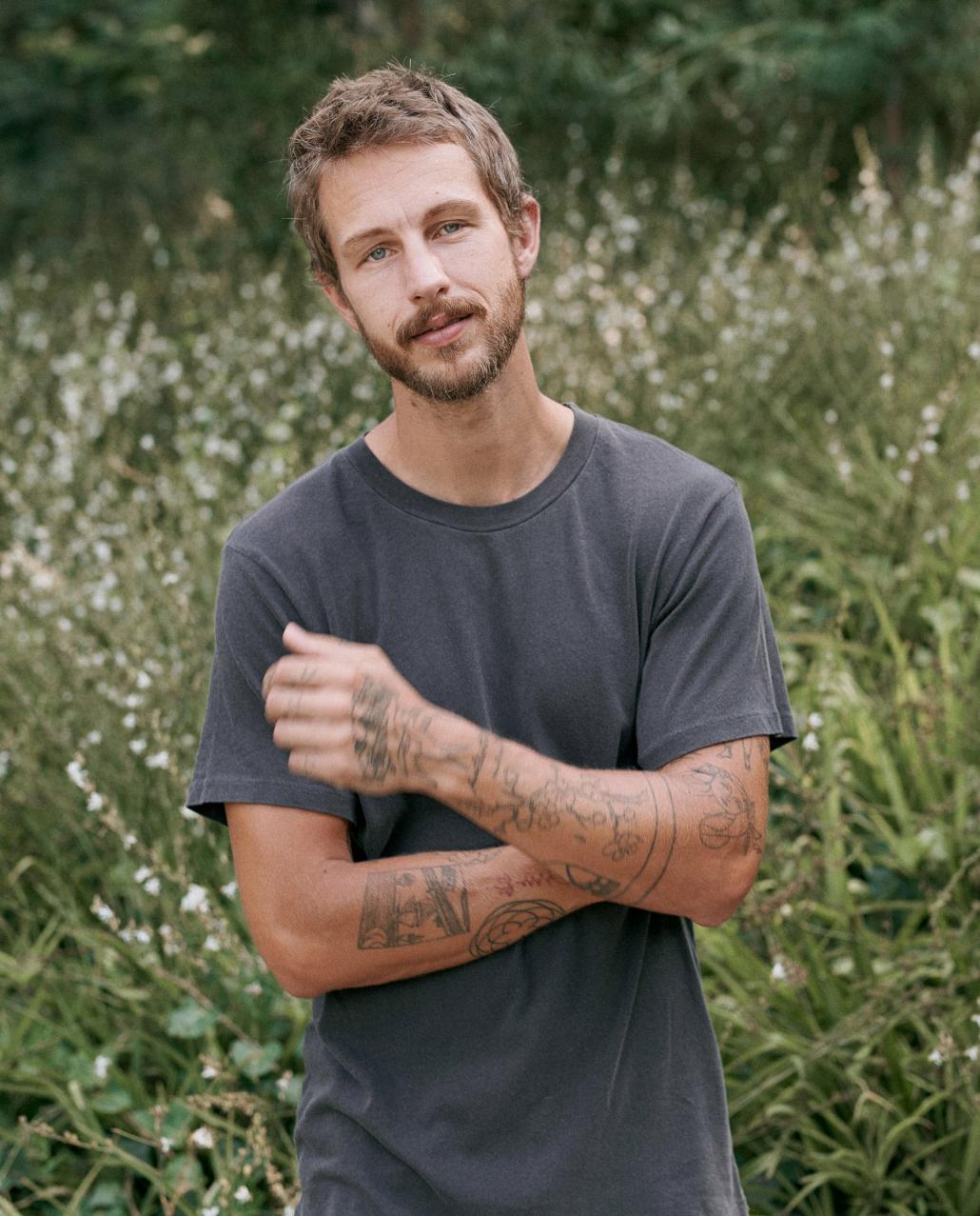 The Great. Tees &amp; Sweats | The Men&#039;s Slim Tee. Washed Black - Men