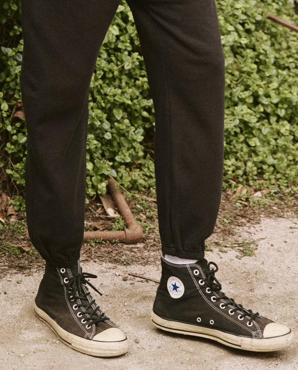 The Great. Tees &amp; Sweats | The Men&#039;s Stadium Sweatpant. Almost Black - Men