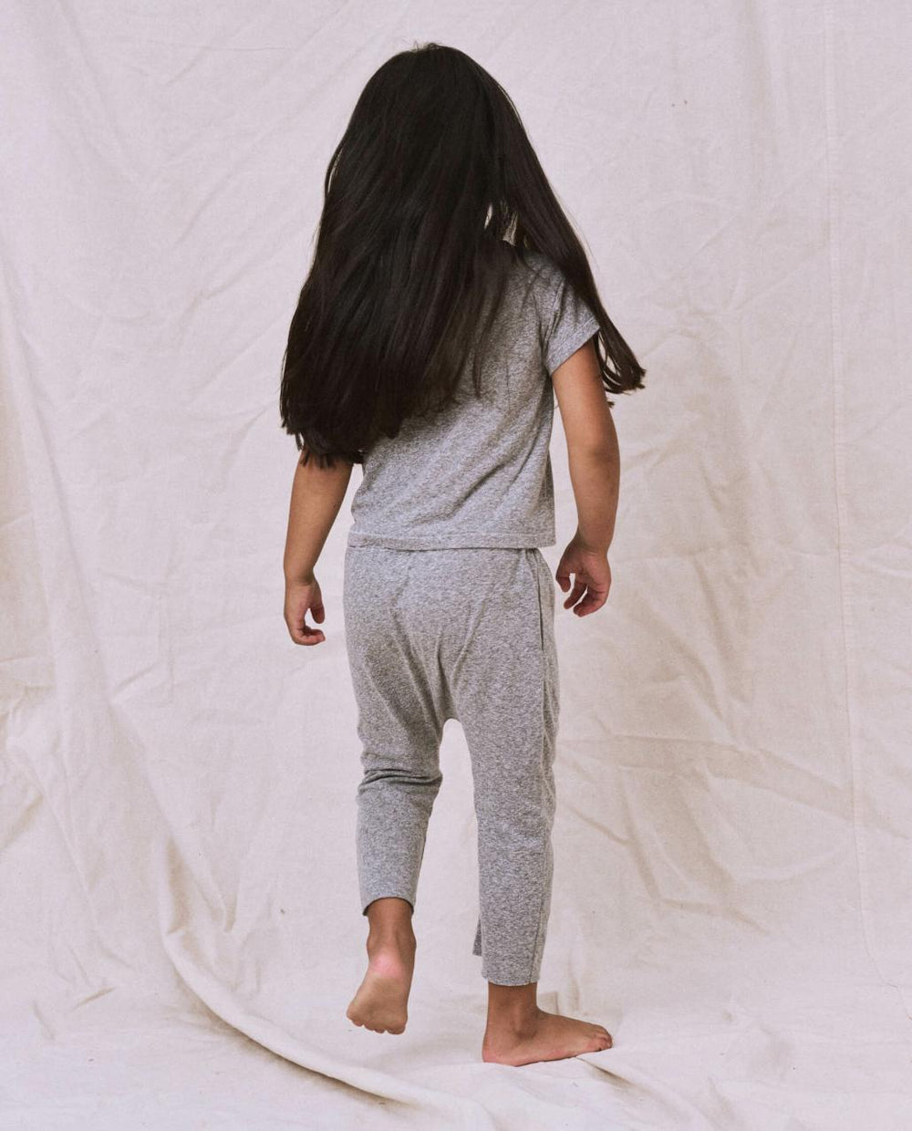 The Great. Tees &amp; Sweats | The Little Jersey Crop. Heather Grey - Kids