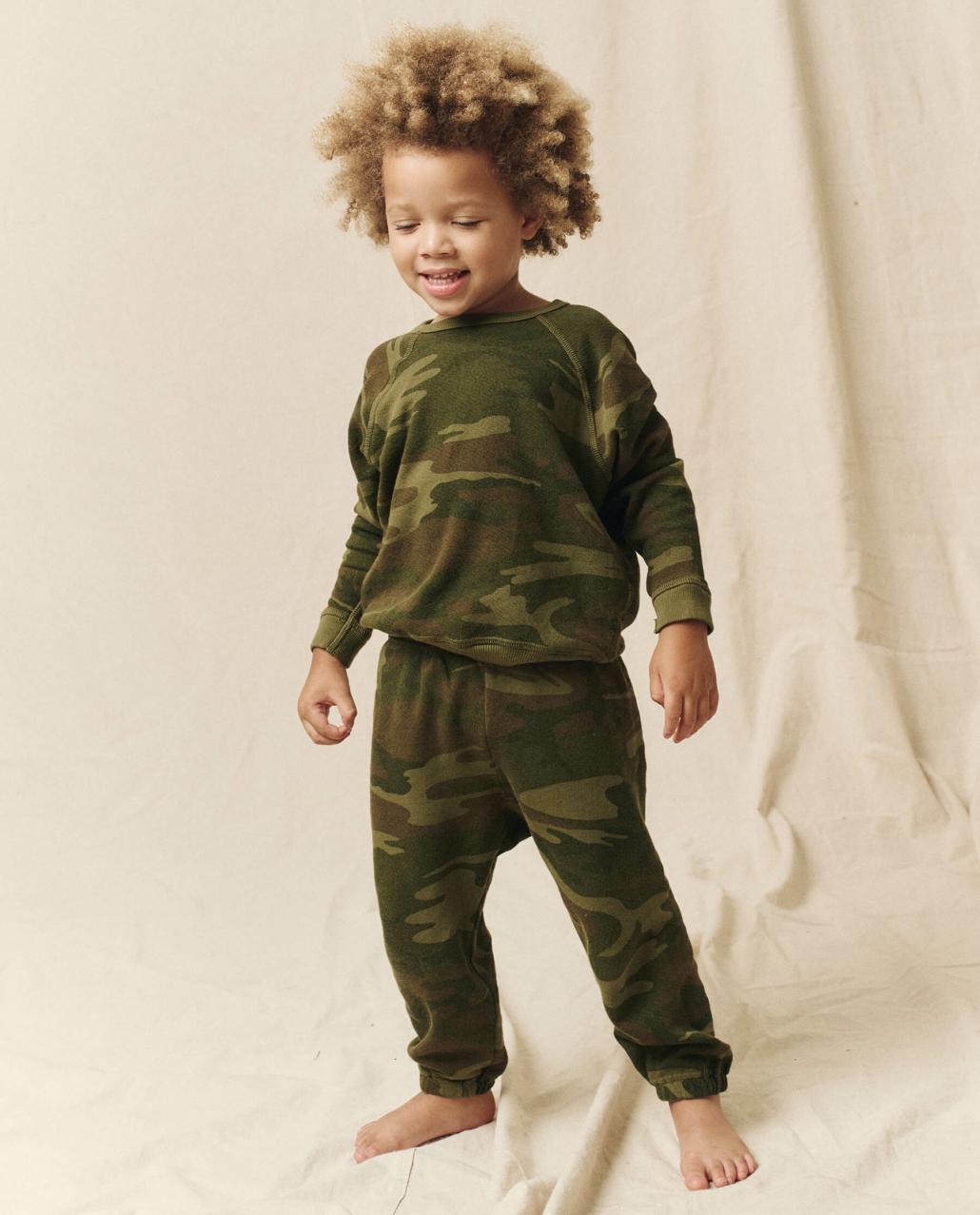 The Great. Tees &amp; Sweats | The Little Stadium Sweatpant. Novelty Deep Woods Camo - Kids