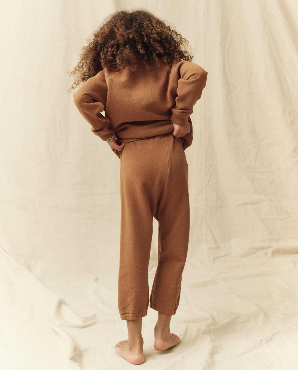 The Great. Tees &amp; Sweats | The Little Stadium Sweatpant. Solid Bright Maple - Kids