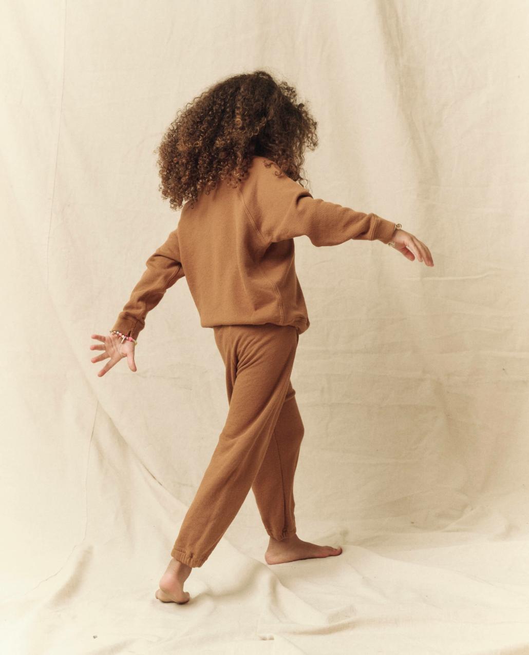 The Great. Tees &amp; Sweats | The Little Stadium Sweatpant. Solid Bright Maple - Kids