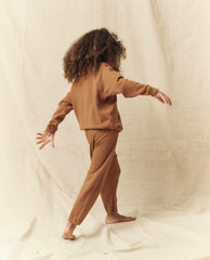 The Great. Tees &amp; Sweats | The Little Stadium Sweatpant. Solid Bright Maple - Kids