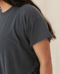 The Great. Tees | The Crop Tee. Solid Washed Black - Women