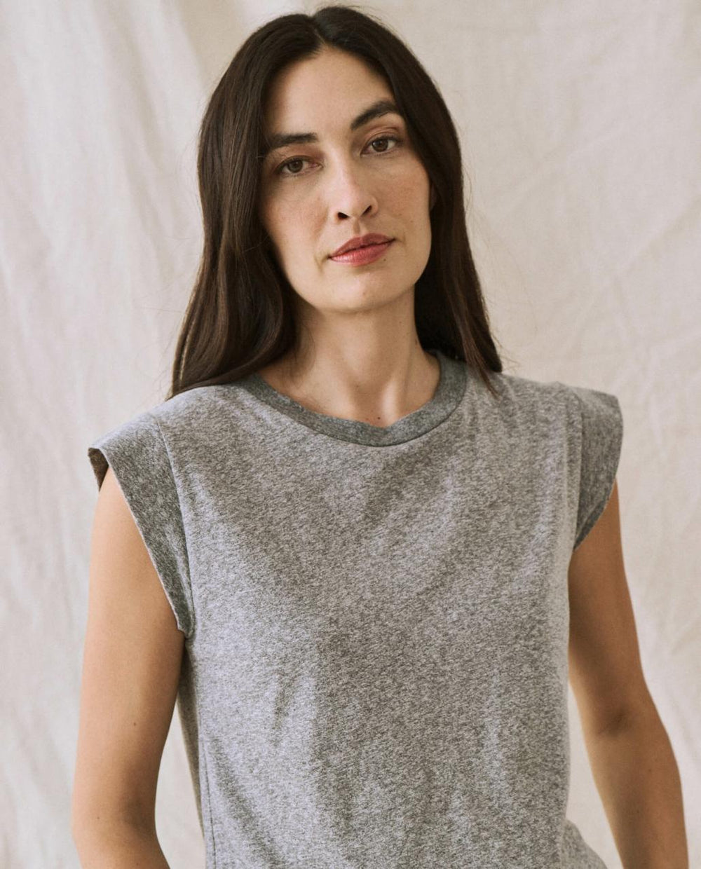 The Great. Tees | The Peak Shoulder Tee. Heather Grey - Women