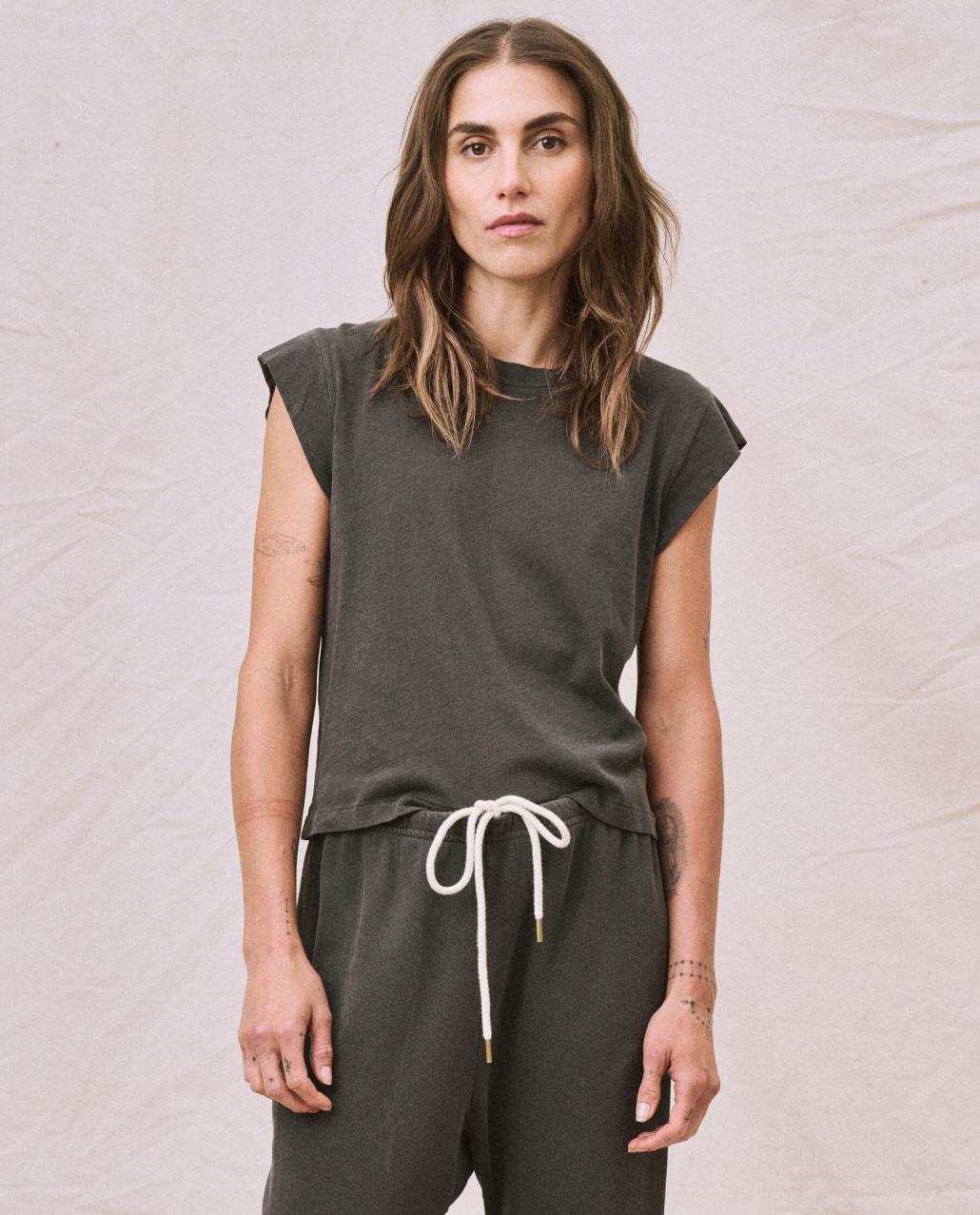 The Great. Tees | The Peak Shoulder Tee. Washed Black - Women