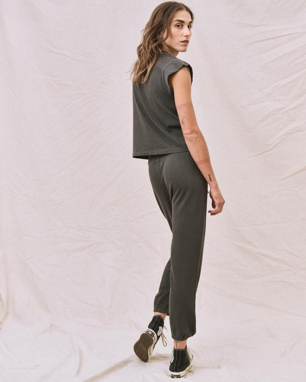 The Great. Tees | The Peak Shoulder Tee. Washed Black - Women