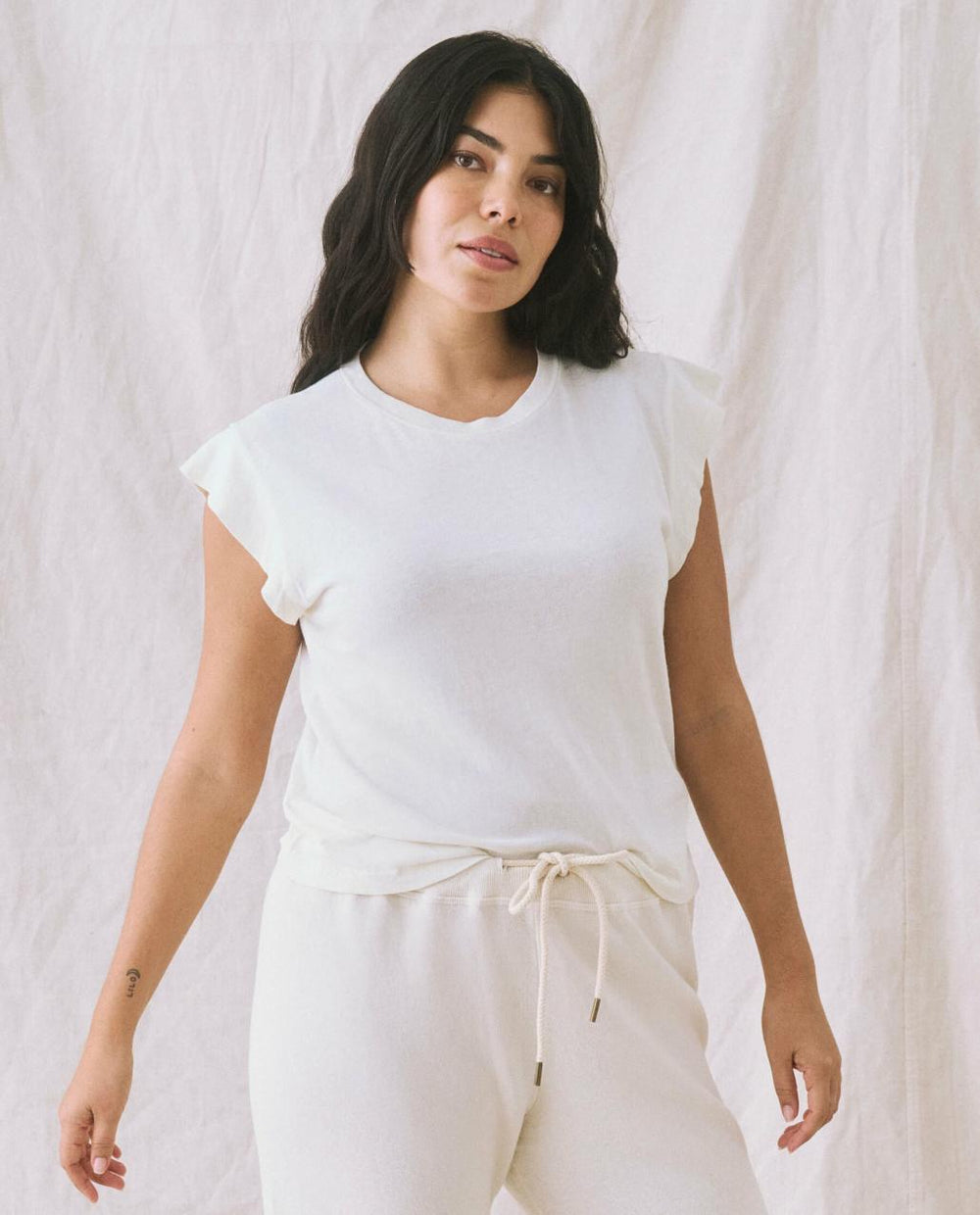 The Great. Tees | The Peak Shoulder Tee. Washed White - Women