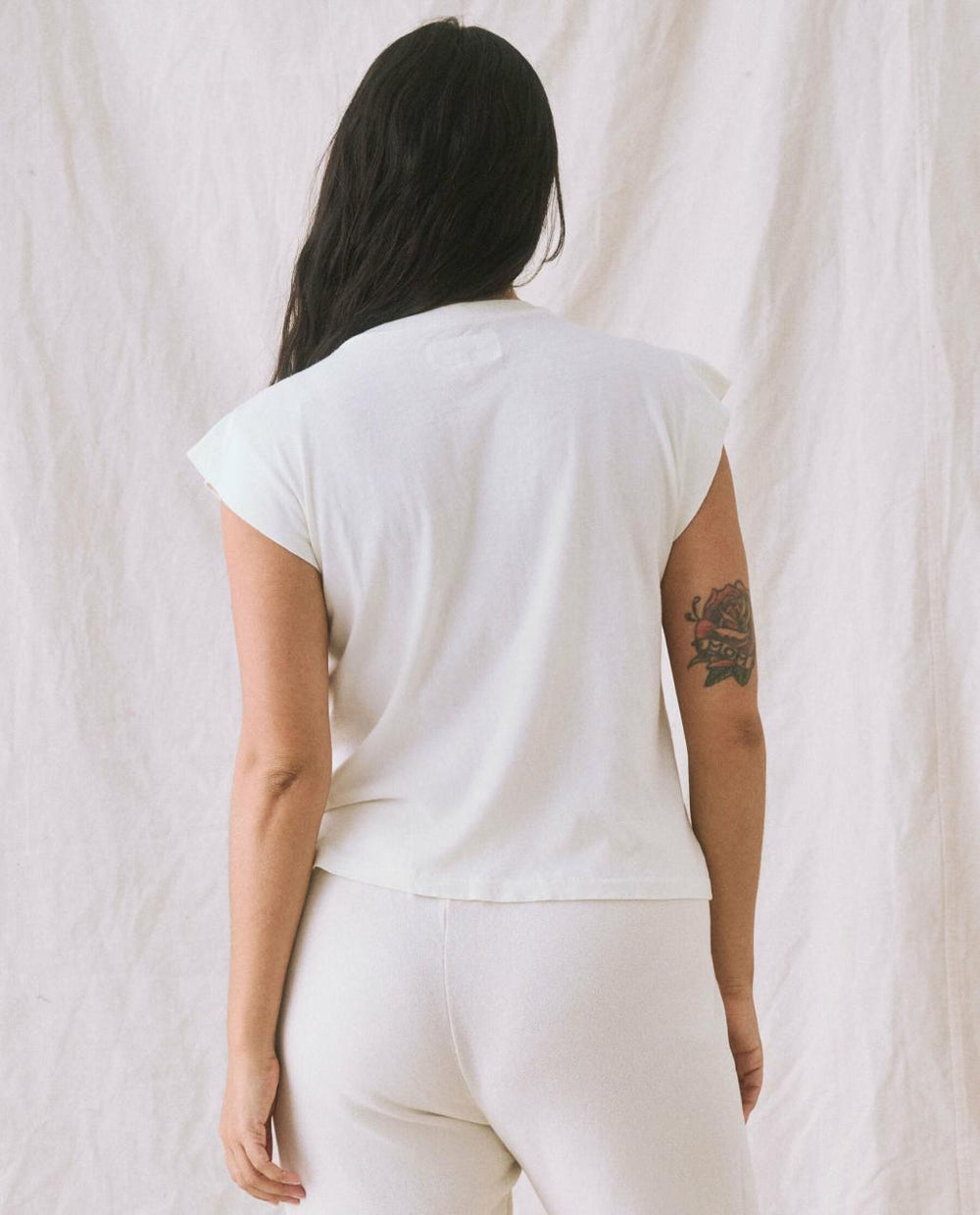 The Great. Tees | The Peak Shoulder Tee. Washed White - Women