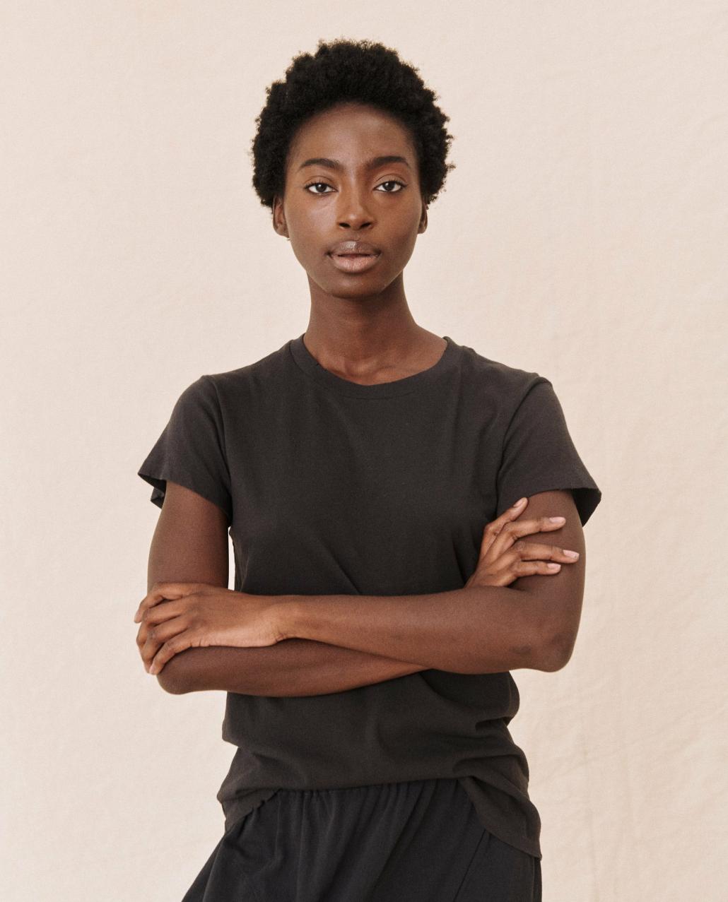 The Great. Tees | The Slim Tee. Almost Black - Women