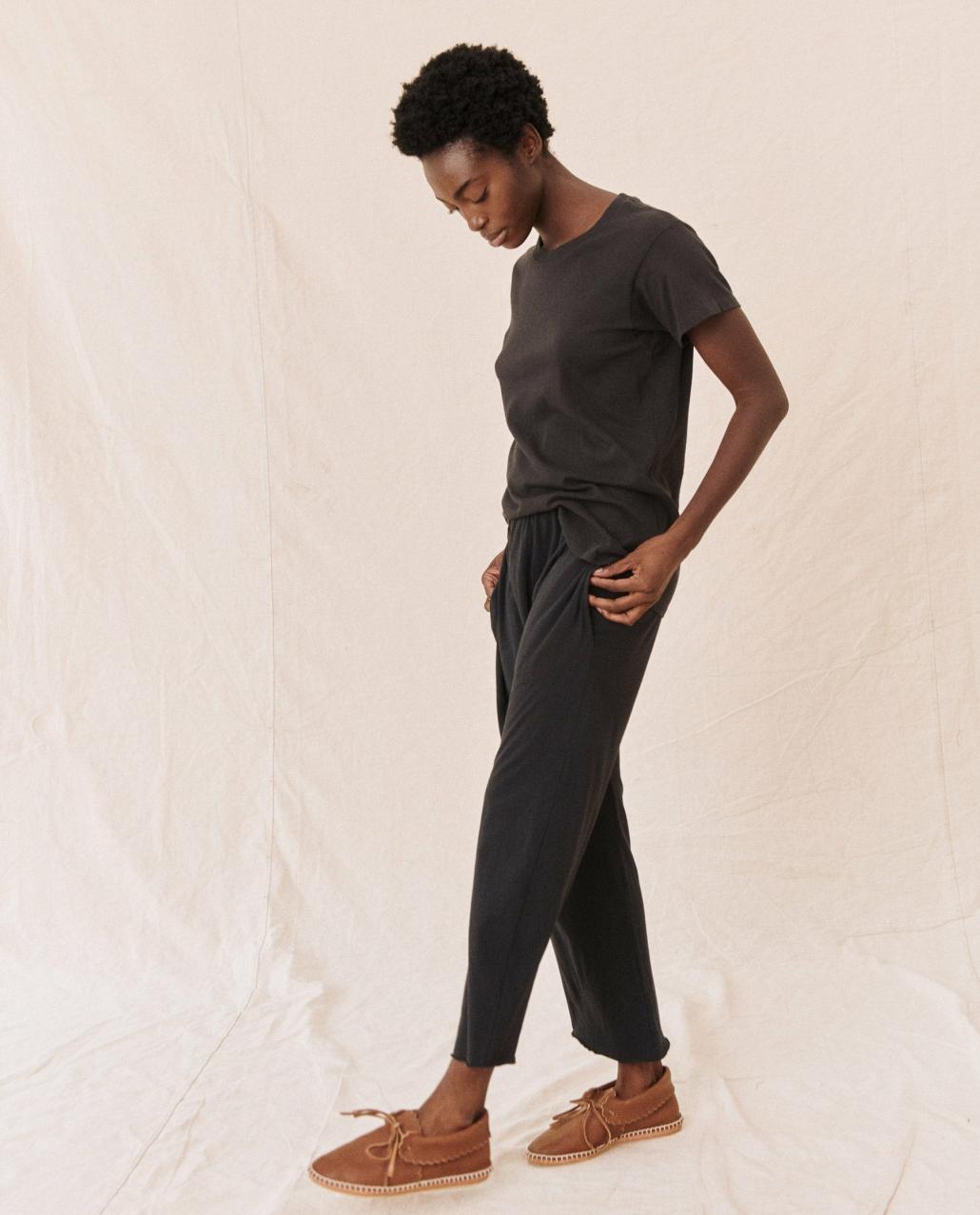 The Great. Tees | The Slim Tee. Almost Black - Women
