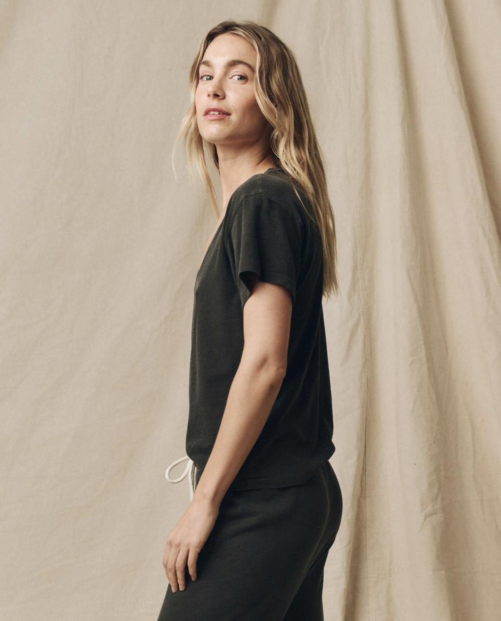 The Great. Tees | The Slim U Washed Black - Women