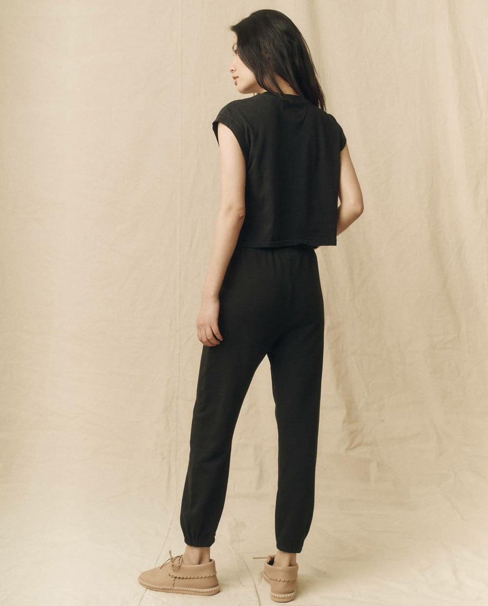 The Great. Tees | The Square Tee. Almost Black - Women