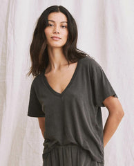 The Great. Tees | The V Washed Black - Women