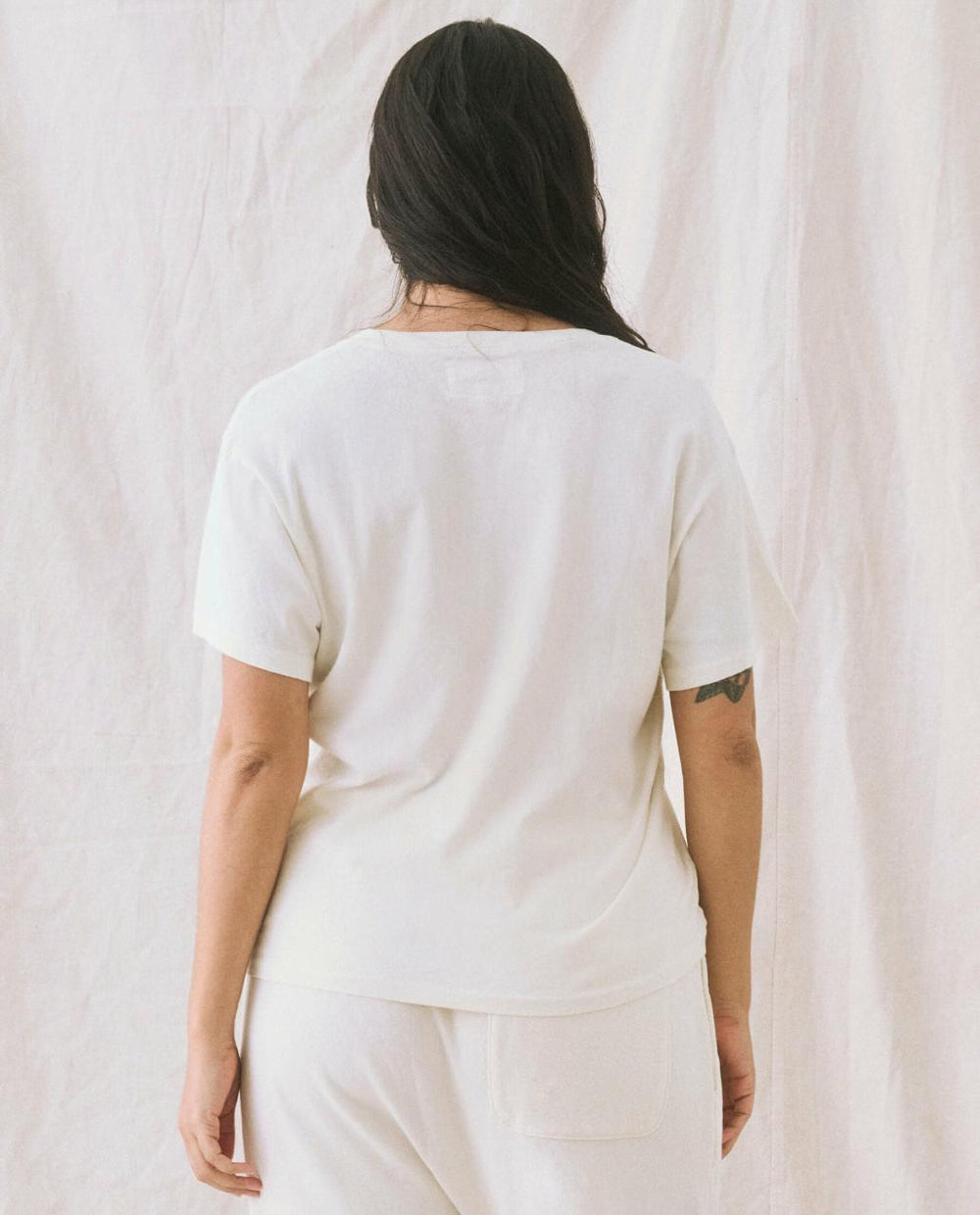 The Great. Tees | The V Washed White - Women
